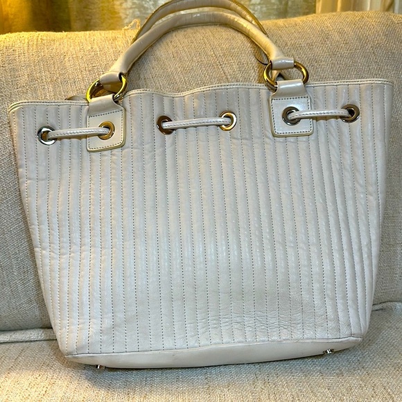 Charles David Quilted Tote - Picture 6 of 13